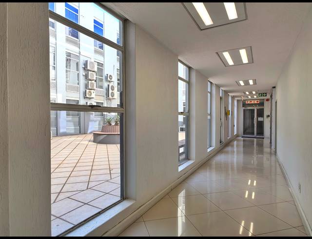 419M² OFFICE TO LET IN CRAIGHALL PARK